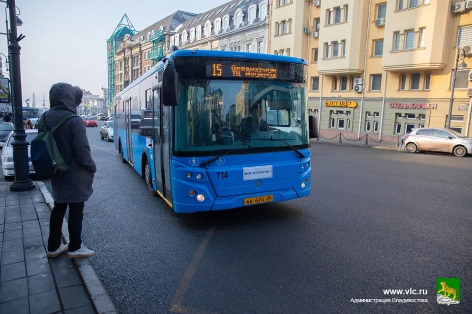 Владивостокский автобус. Автобус 15 Владивосток. Транспорт Владивосток. Владивосток городской транспорт. Можно перевести автобус