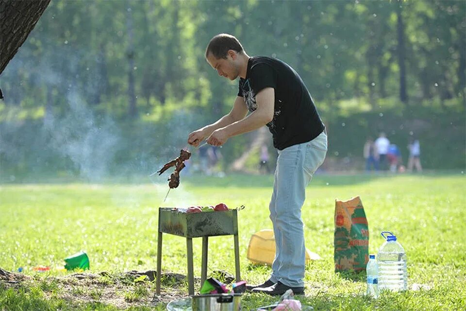 Дарите шашлыки. Шашлыки на природе. пикник шашлык на природе. пикник шашлык. майские шашлыки.