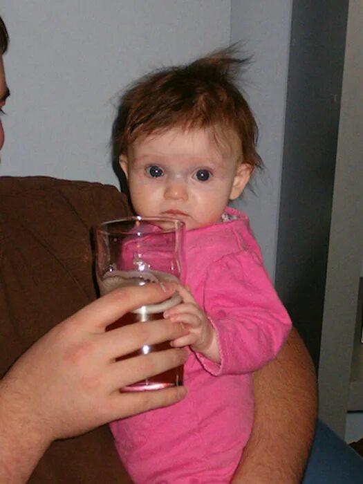 Дети алкашек. Патологии детей алкоголиков. Новорожденный и алкоголичка.