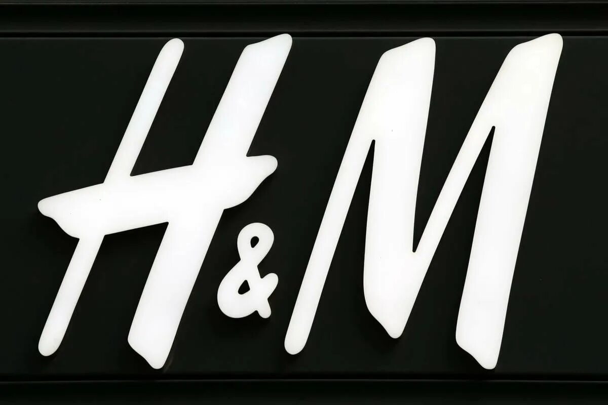 M d m shop. H M эмблема. Эйч энд эм логотип. H&M надпись. Логотип магазина одежды h&m.