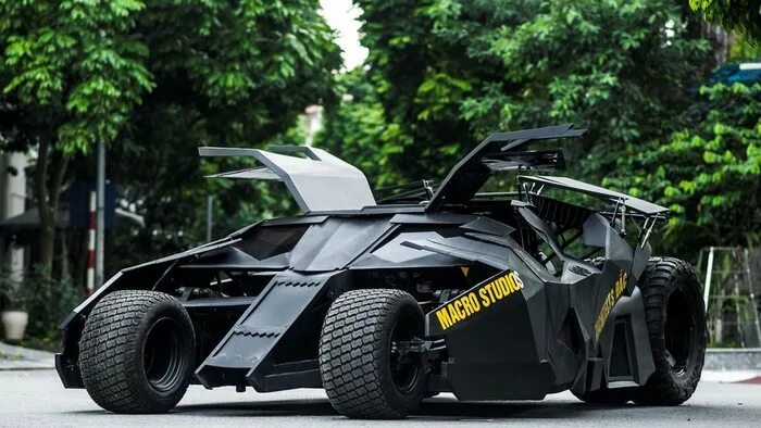 Бэтмобиль в москве. Бэтмен темный рыцарь бэтмобиль. Что такое racer\ спорт в блэк раша. Машина batmobile 2018. Бэтмен темный рыцарь бэтмобиль.