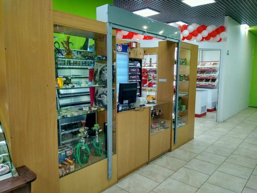 табаков ульяновск магазин. гагарина 42 табачная лавка. магазины на гая 100 ульяновск. табачный магазин в европе. табачный магазин.