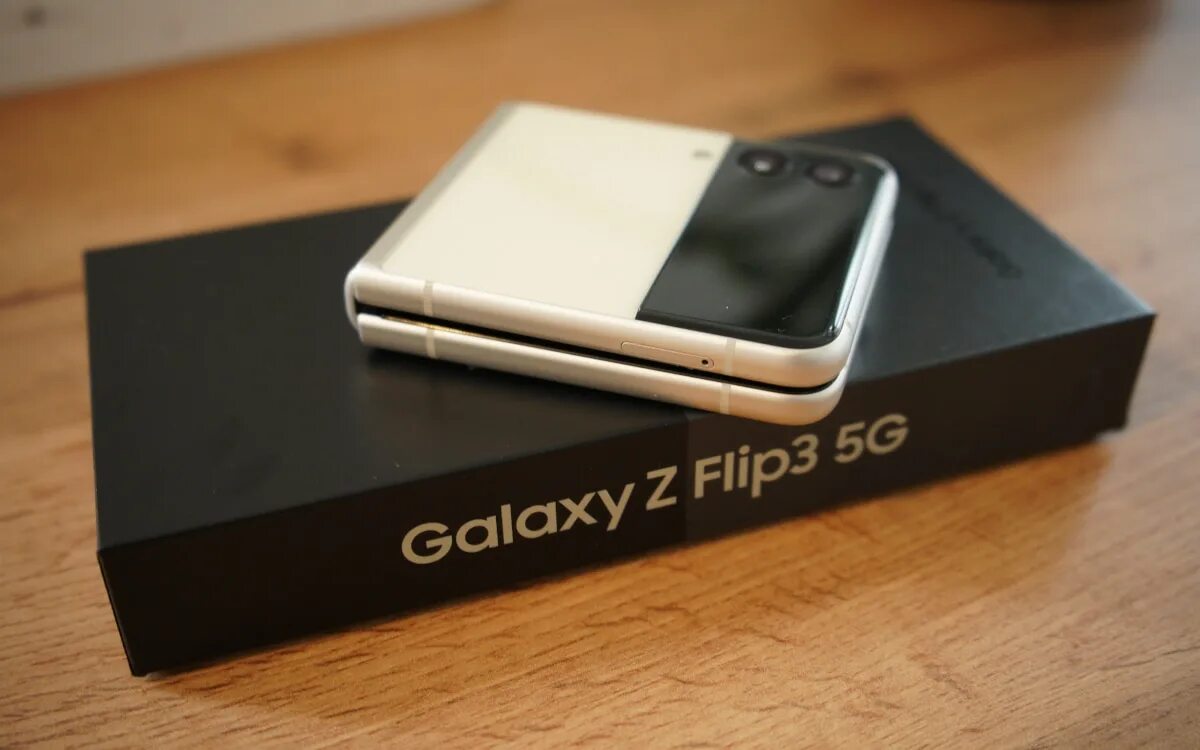 Z flip авито. Samsung galaxy z flip 3. самсунг галакси флип z3. galaxy z flip3 5g. samsung z flip 5.