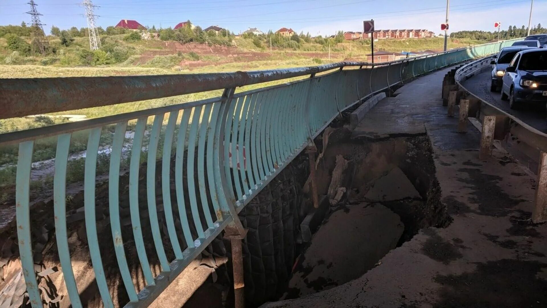 Широковский дамба мост. Пермь Восточная дамба. Дамба машина. Запруд дамба Пермь.