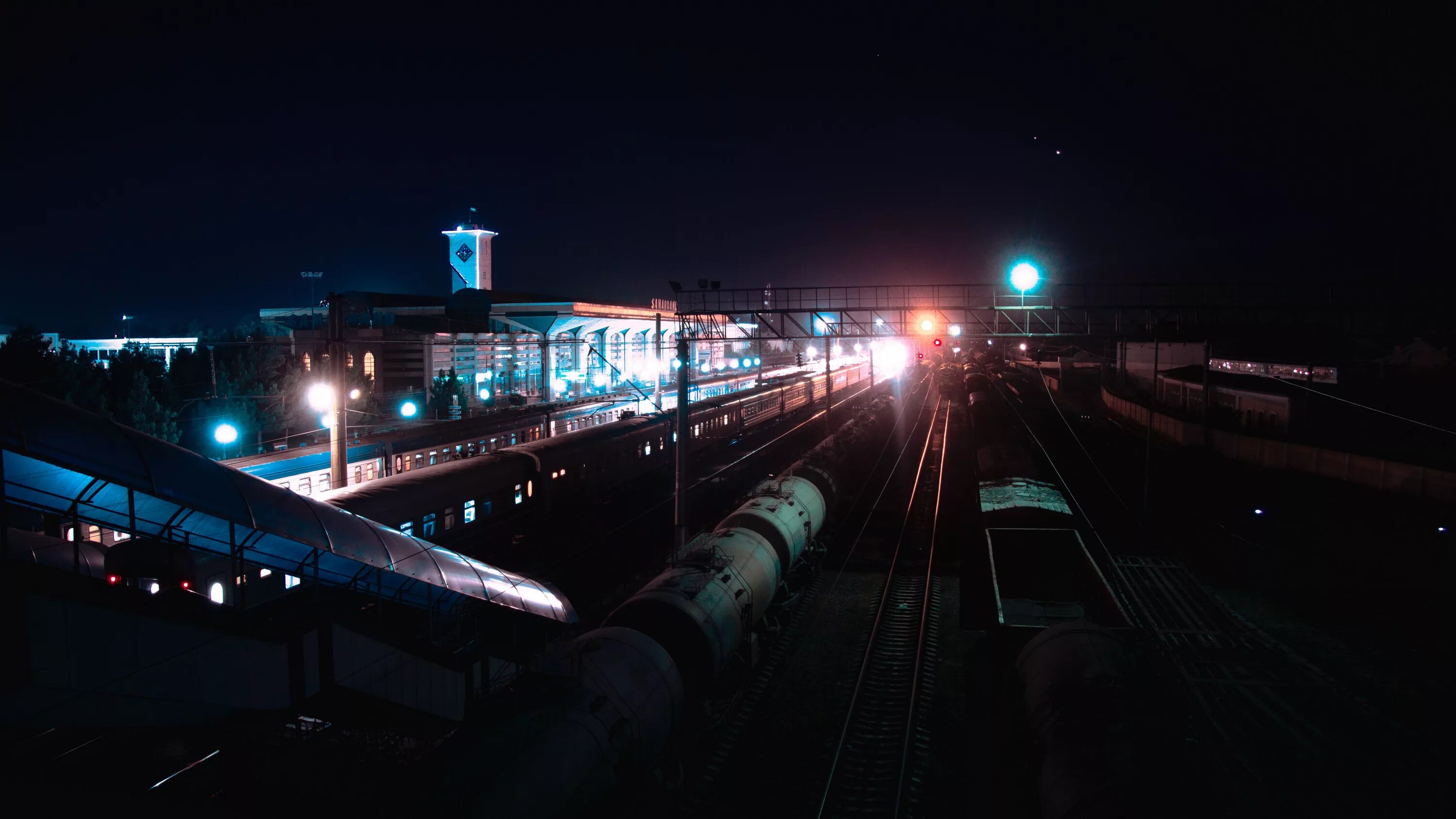 Включи ночную станцию. Самарканд вокзал. Вокзал поезд Железнодорожный Самарканд. Самарканд Железнодорожный вокзал мост. Ульяновский ЖД вокзал ночью.