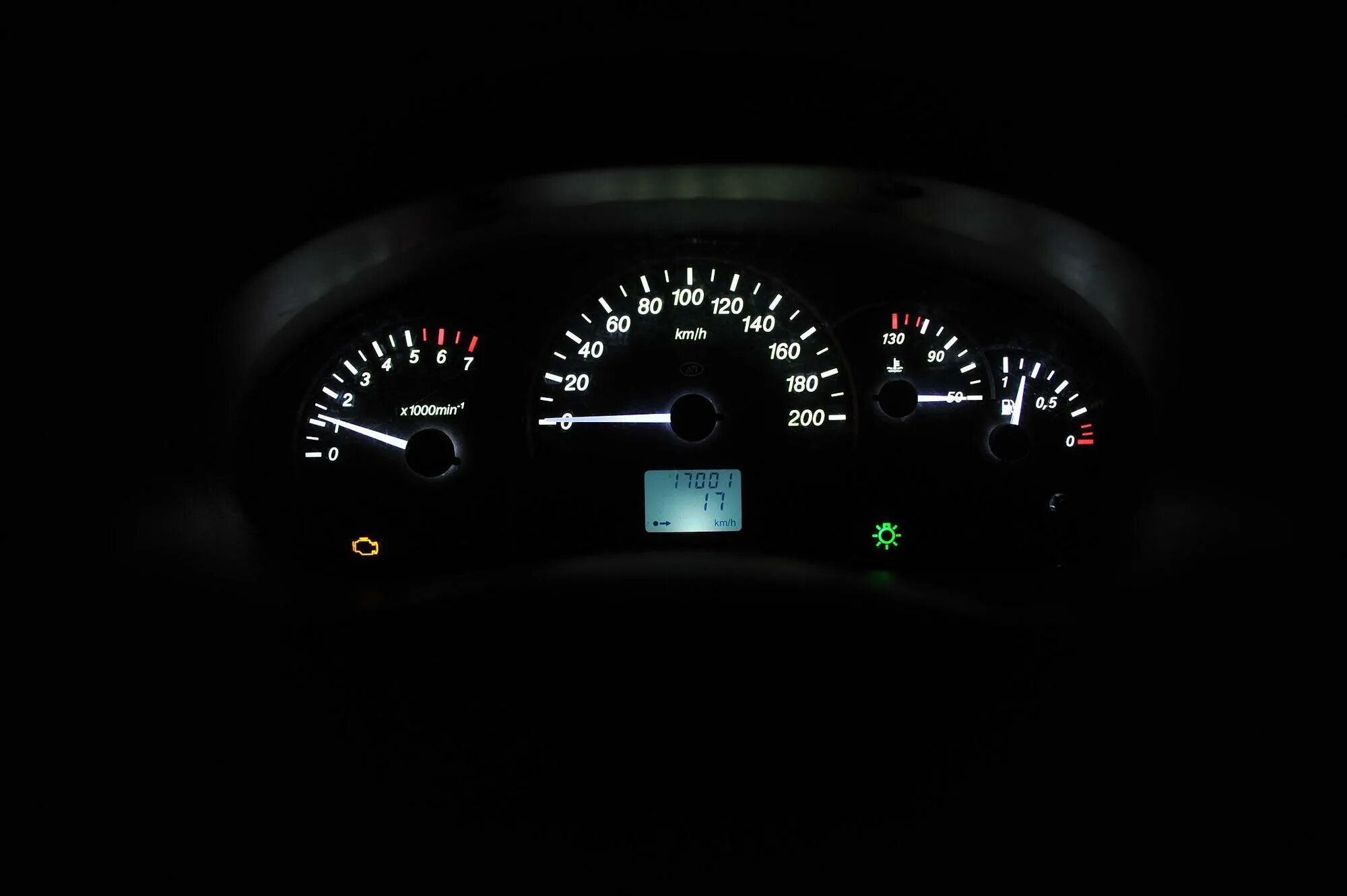 Приборная панель лада приора ночью. Пересвет приборки приора. Приборка калина 1 синия. Панель приборов ваз 2170 приора лампы. Лампы в приборку лада приора.