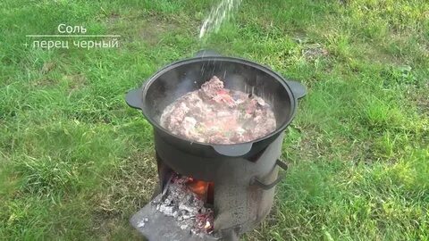 Картошка с тушенкой в казане на костре