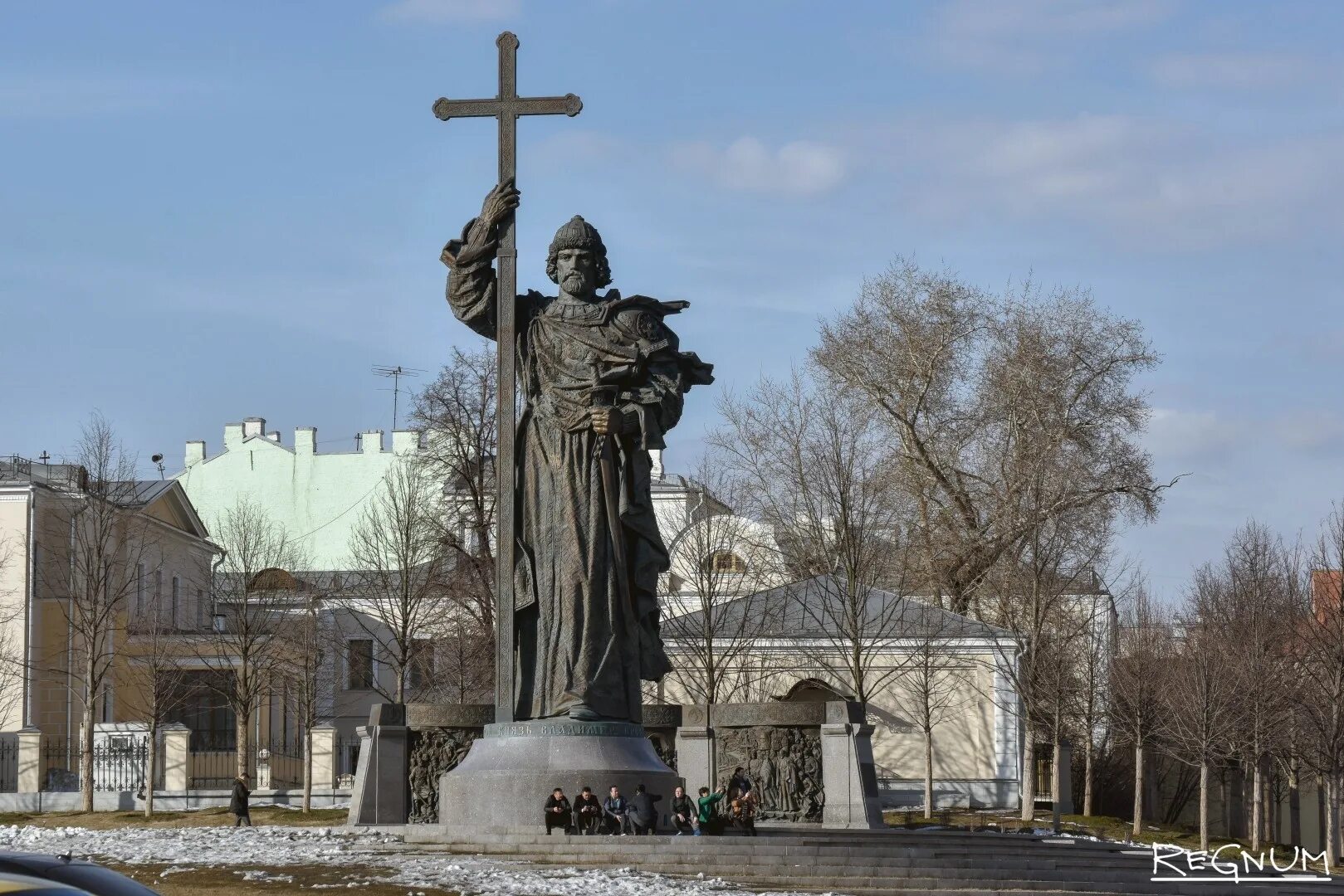Памятники владимиру святому. Памятник князю владимиру в москве. памятник владимиру крестителю в москве. памятник владимиру красное солнышко в москве. памятник владимиру 1 в москве.
