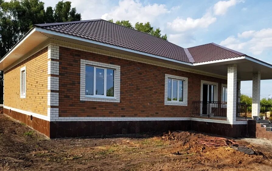 Отделка цоколя панелями. Фасад проект новация райт 225. Цокольный сайдинг деке штейн темный орех. Отделка фундамента. Цокольный фасадный камень гранит-11н.