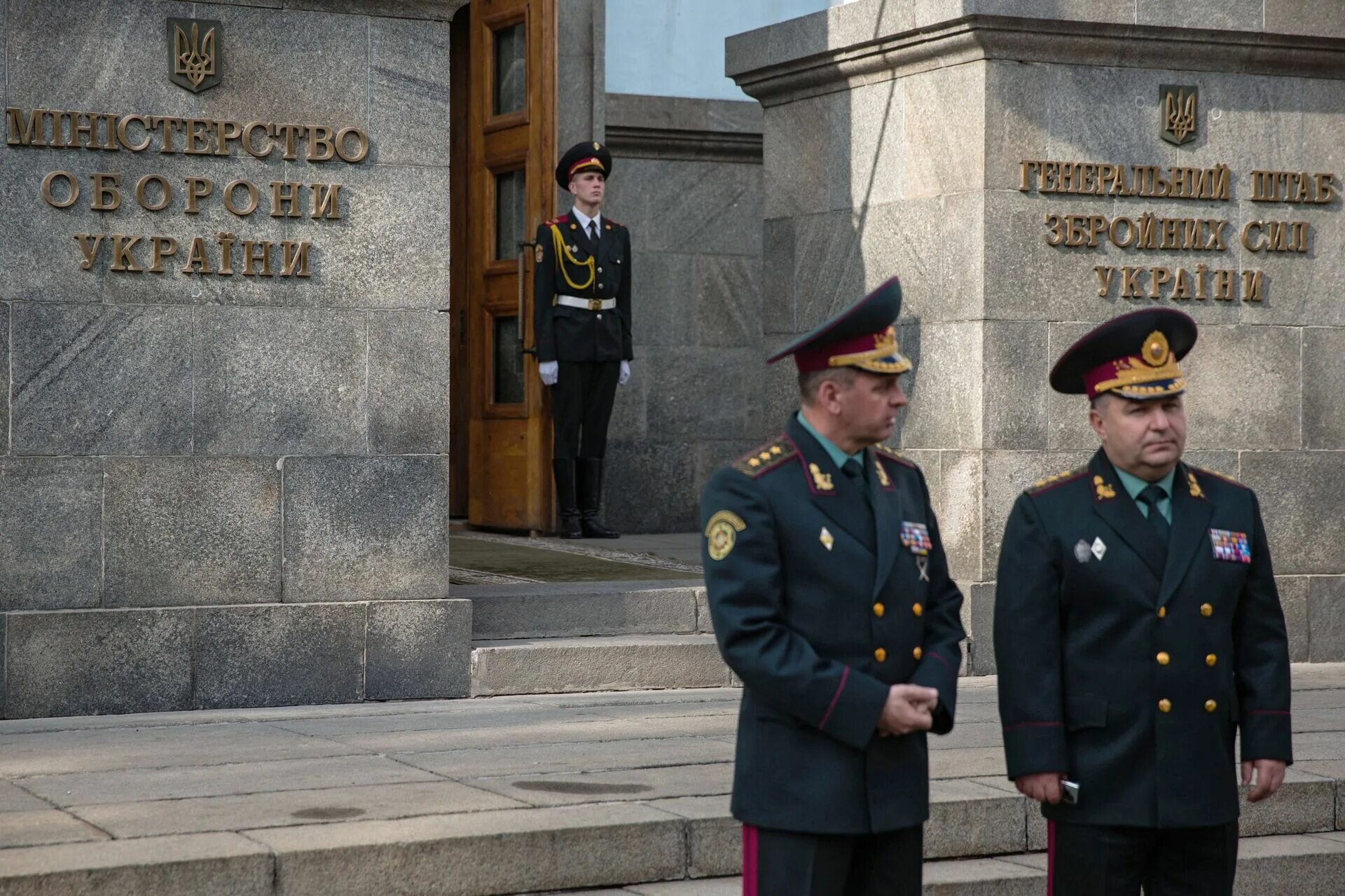 Министерство обороны Украины здание. Министр обороны Украины 2014. Министерство обороны ВСУ. Генеральный штаб Вооружённых сил Украины.