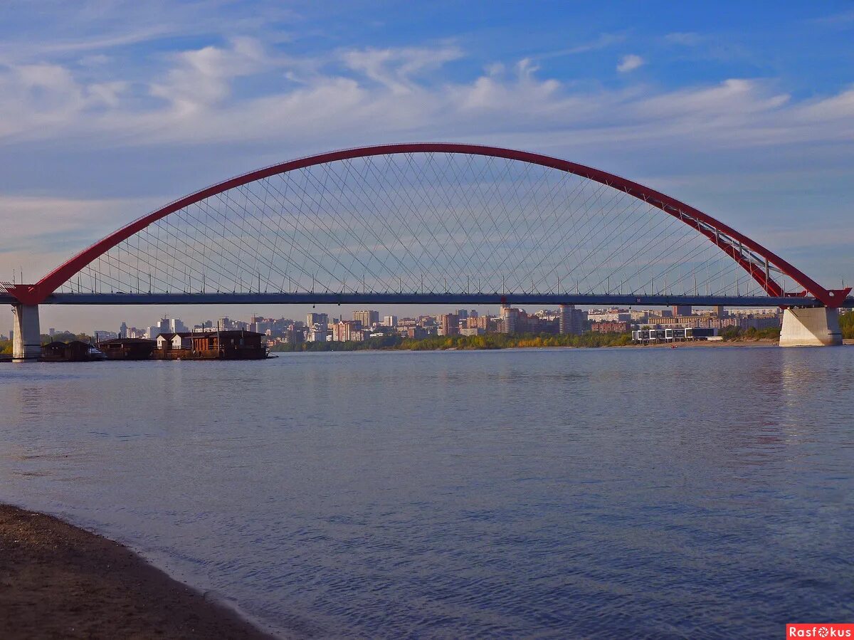 Какой город на берегу оби. Река Обь Новосибирск. Бугринский мост Новосибирск. Новосибирск берег реки Обь. Новосибирск река Обь мост.