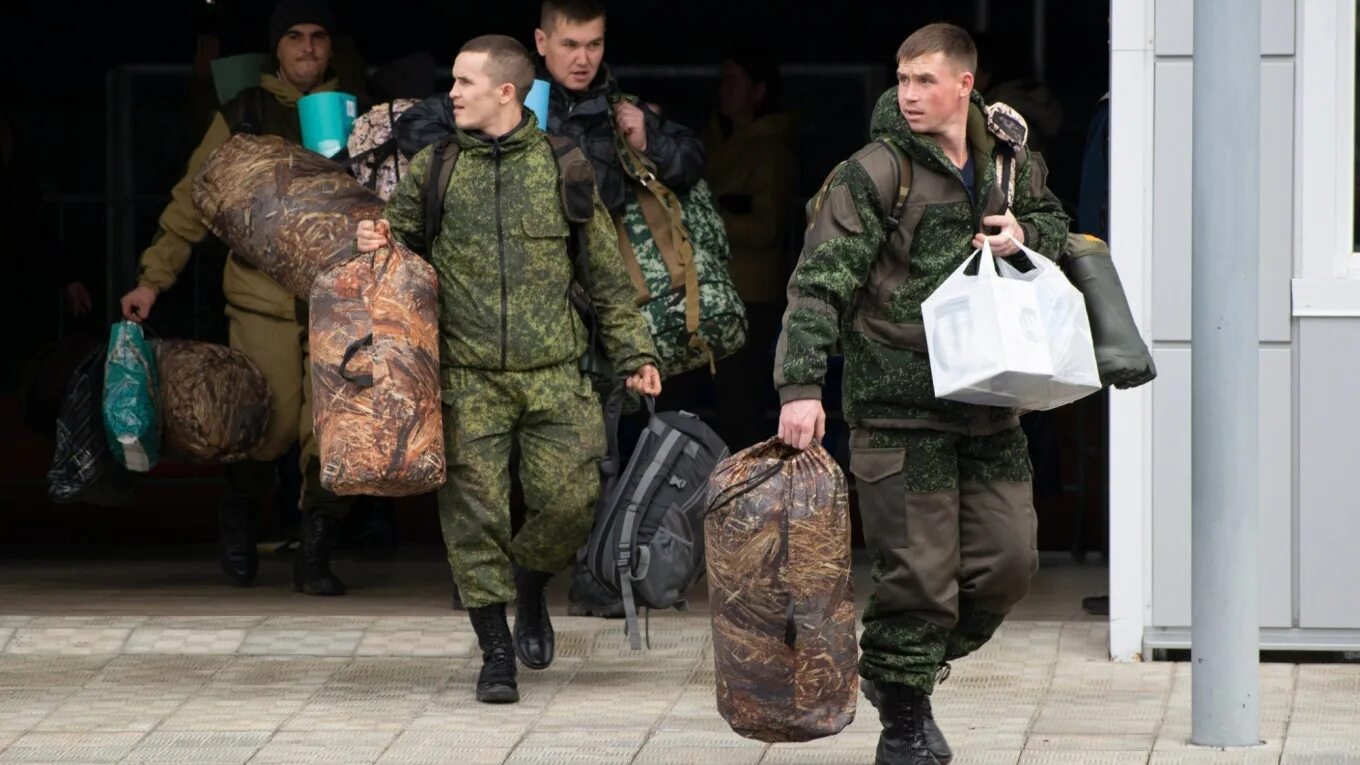 Солдаты без оружия. Русские военные за границей. Мобилизация. Новая армия.