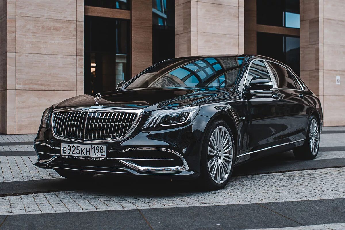 Mercedes Benz w222 Maybach. Мерседес Майбах 2019. Мерседес Майбах 2021 черный. Черный Мерседес Майбах новый.