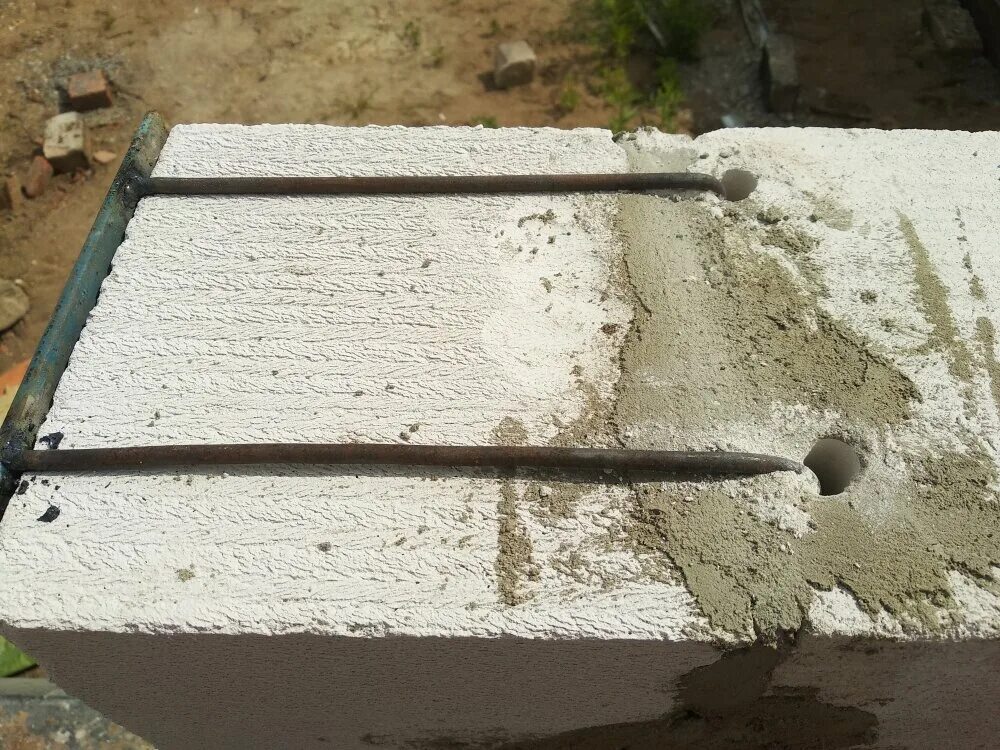 Столбы из газобетона. Закладные газоблок. Балка в газобетон. Армирование кладки пеноблоков. Сейсмопояс армирование.