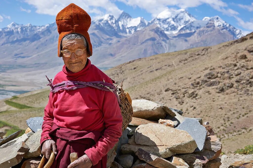 Гималаи монахи. Долгожители в горах. Восточные долгожители. Гималаи люди