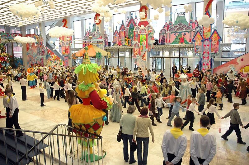 елка в кремлевском дворце 1976. государственный кремлёвский дворец елка. кремлевская новогодняя елка кремлевский дворец. кремлёвский дворец съездов 70-е годы. новогодняя елка в кремле 1954г.