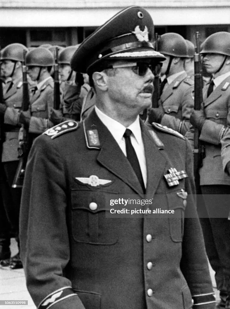 Ас люфтваффе штайнхоф. Йоханнес штейнхофф генералы фрг. Генерал штейнхофф. Йоханнес штейнхофф. Курт штайнхофф актер.