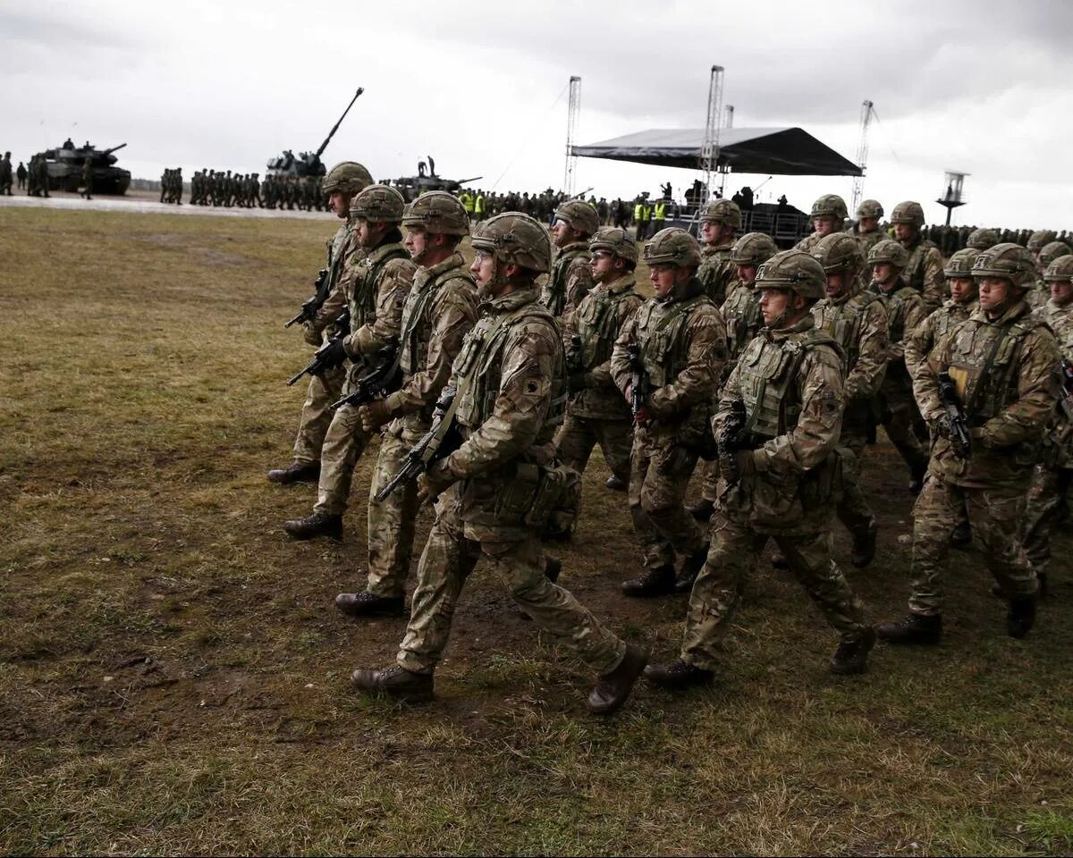 Военные нато на границе. Учения войск НАТО У границ РФ. Войска НАТО У границ Белоруссии. Войска НАТО. NATO войска.