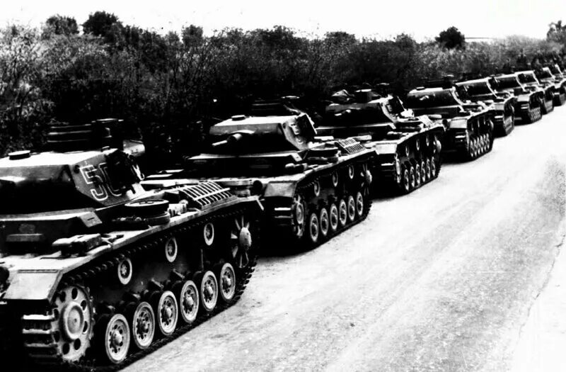 Какими были танки в начале. Танк Германии 2 мировой войны. Т4 танки вермахта колонны. Колонна немецких танков ВОВ. Колонны танковые вермахта 1941.