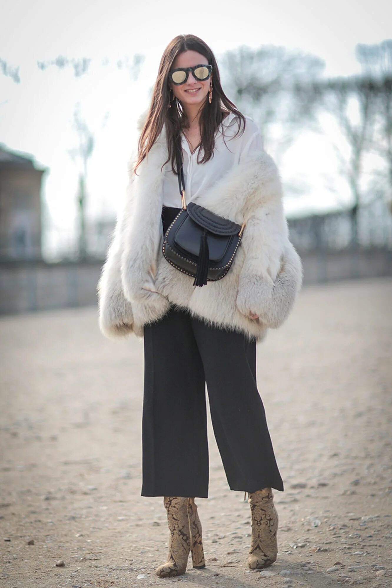 кюлоты с полупальто. кюлоты 2020-2021. кюлоты трикотажные и ботинки. брунелло кучинелли 2016 зима. брюки кюлоты с шубой.