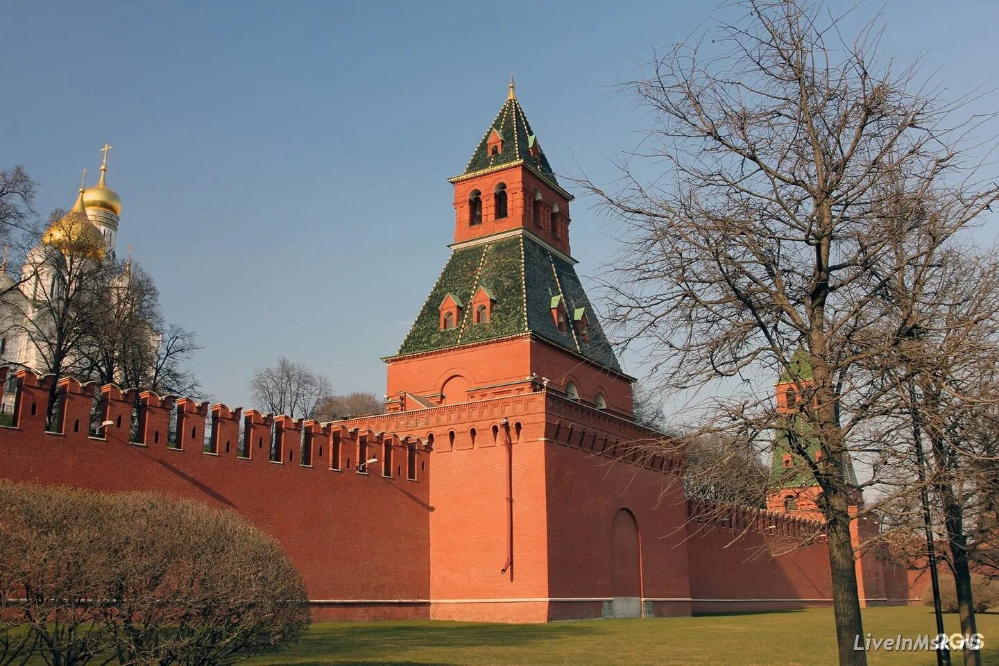 Самая старая башня кремля тайницкая