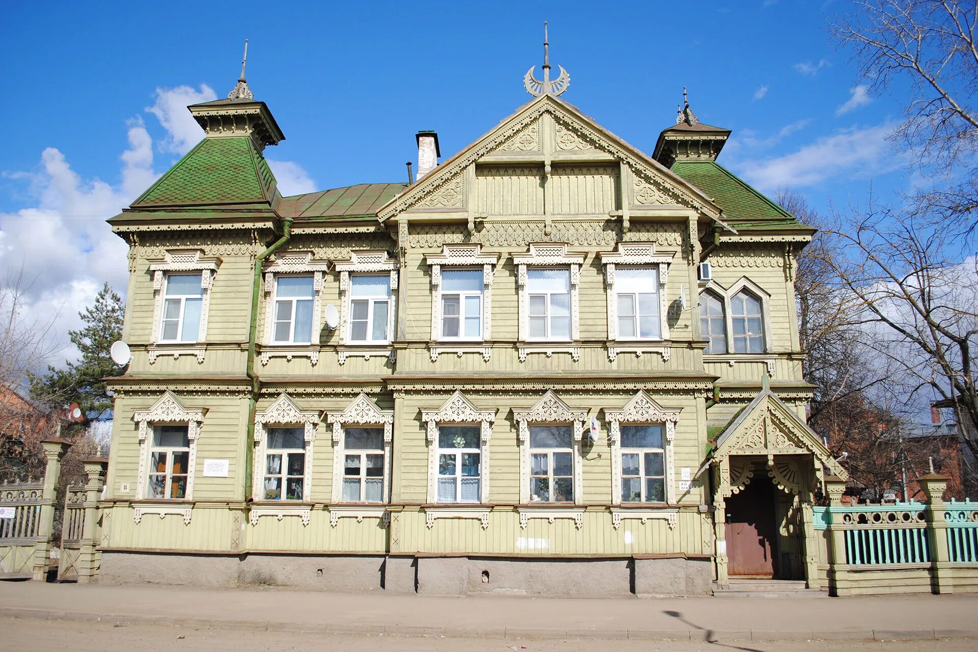 Московские купеческие дома. Дом купца Сапожникова Кострома. Купеческий дом 19 века в России. Дом купца Сапожникова Астрахань. Купеческий дом 17 века Ярославль.