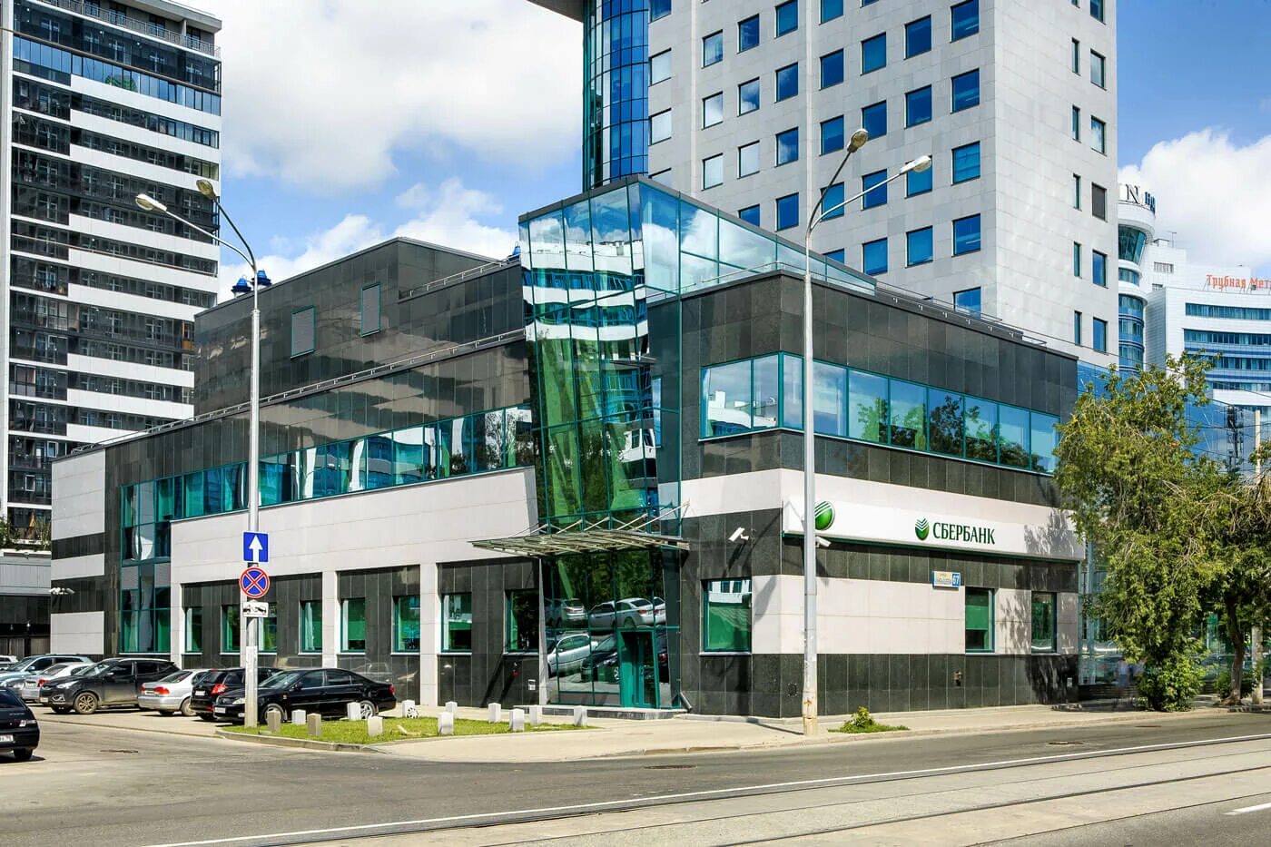Здание сбербанка в москве. Здание Сбербанка Иркутск. Москва здание Сбер Сити. Здание Сбербанка Муром.