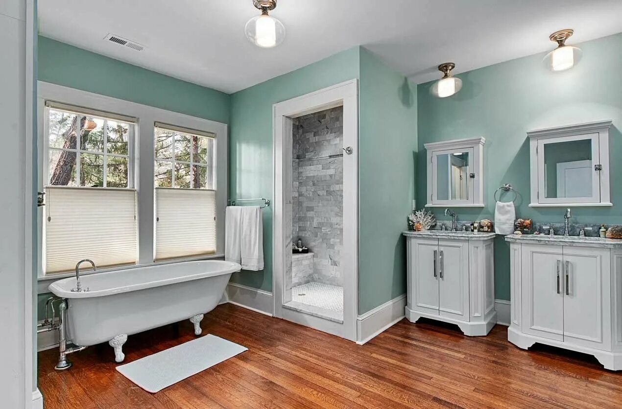 Стены в ванной. Крашенные Ванные комнаты. Крашенная ванная комната. Ванная комната с крашенными стенами. Краска для ванной комнаты для стен.