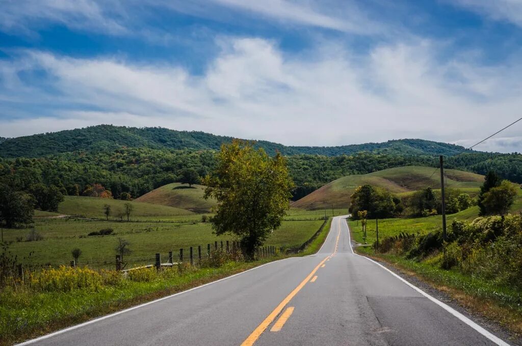 West Virginia дороги. Вирджиния штат Сельская дорога. Дорога на Запад. Вирджиния пейзажи.