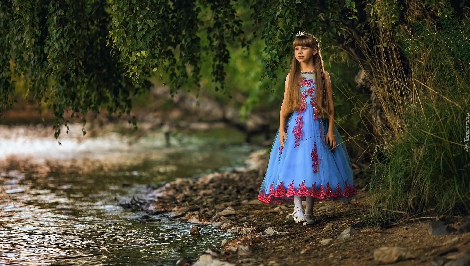 Девочка у реки. Костюм речки для девочки. Костюм реки для девочки. Платье речка для девочки.