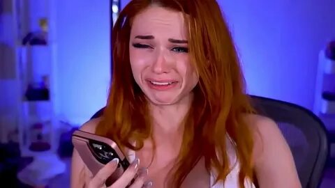Amouranth видео