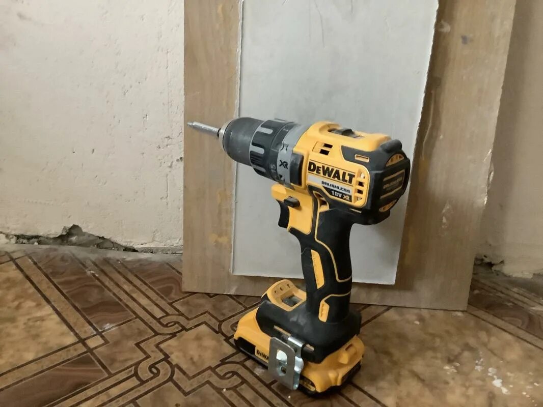 Шуруповёрт деволт 18 вольт для ледобура. Дрель аккумуляторная dewalt dcd991p2. Шурупаверт девольт для ледо бура. Dewalt dcb112 шуруповерт. Аккумуляторная дрель-шуруповерт dewalt dcd991p2-qw.