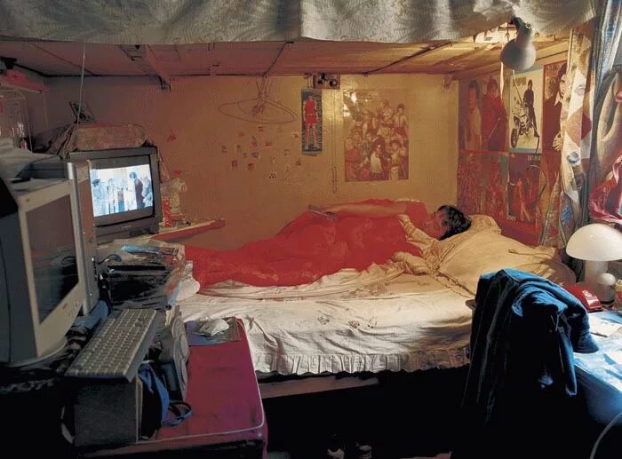 Китайские маленькие комнаты. Комната хрущевка без ремонта. Интерьер комнаты с матрасом на полу. Японские квартиры внутри. Маленькие квартиры в японии.