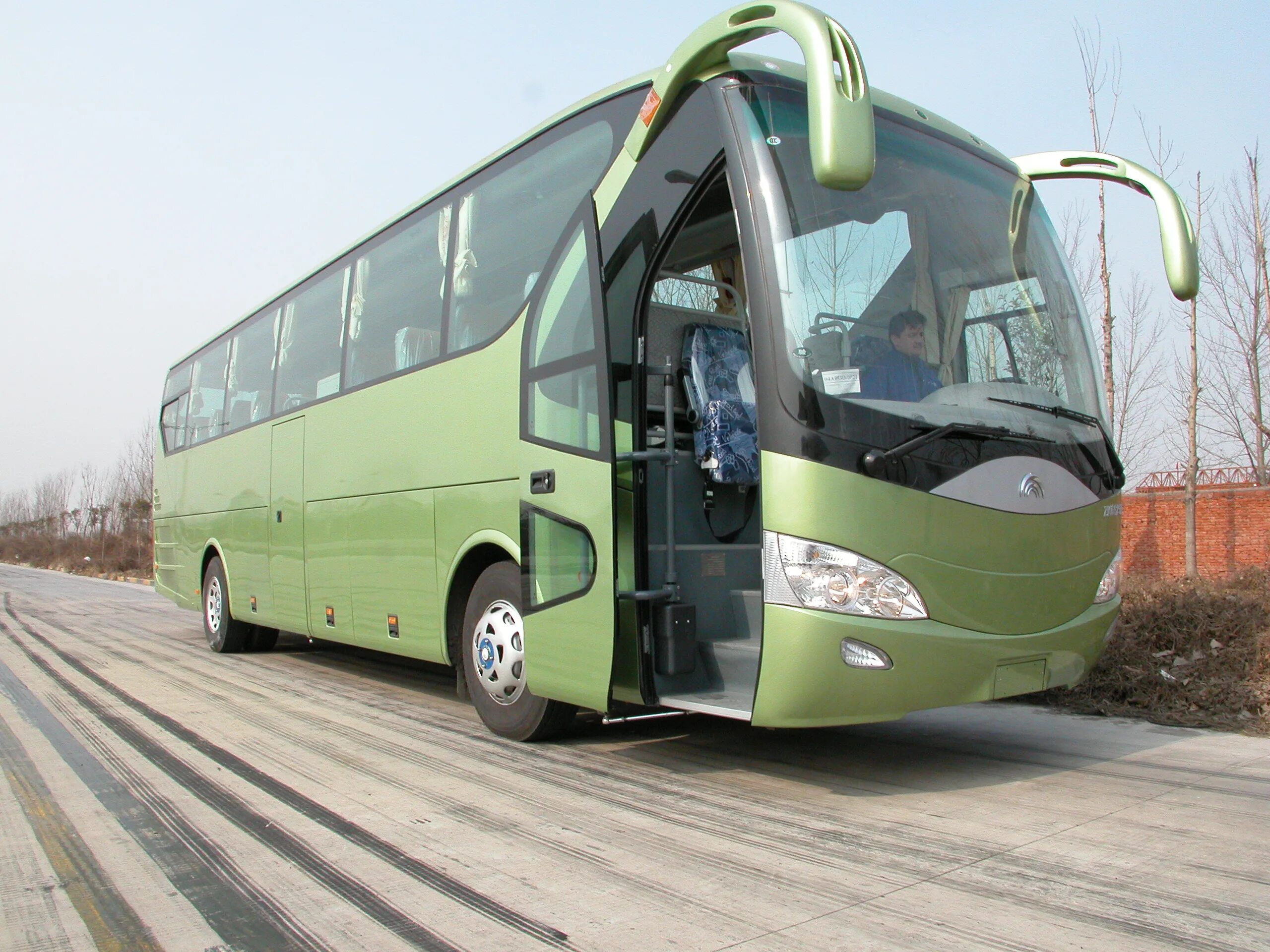 Туристический автобус цена. Yutong zk6122h9. Yutong zk6129h. Автобус Ютонг zk6122h9. Yutong ZK 6129 новый.
