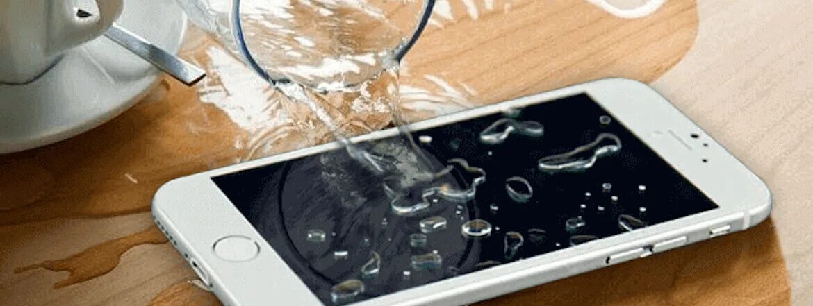 Разлил воду на айфон. Water Damage Phone. Айфон упал в воду. Iphone залитый водой.