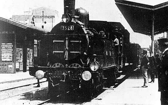 Arrival of a Train at La Ciotat The Lumière Brothers, 1895 Directed By: Auguste