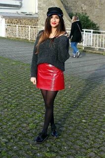Кожаная юбка и колготки