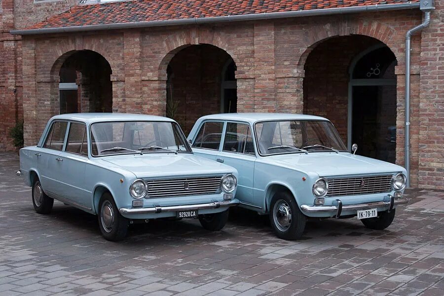 Фиат 124 и ВАЗ 2101. Жигули Фиат 124. 2101 Fiat 124. Fiat 124 и копейка. Бывшие 3 год выпуска