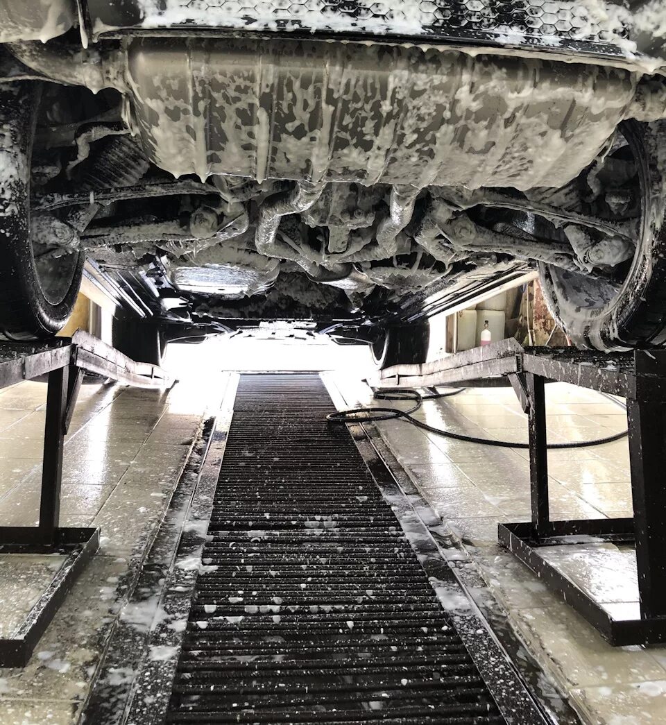 Подъёмник автомобильный для мойки днища автомобилей l2800. Мойка днища автомобиля в спб на подъемнике. Мойка днища на подъемнике в москве. Мойка днища драйв 2. Вертикальная мойка днища.
