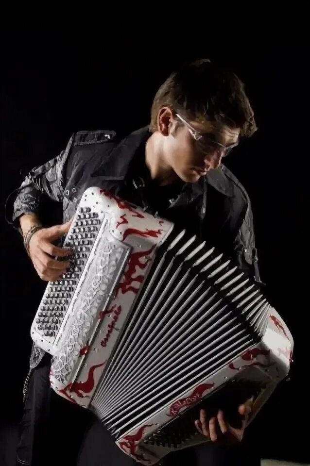 Александр сироткин баянист. Владимир бутусов гармонист. Баян-микс сергей войтенко и дмитрий храмков. Баян-микс сергей войтенко и дмитрий храмков. Баян микс дмитрий храмков.