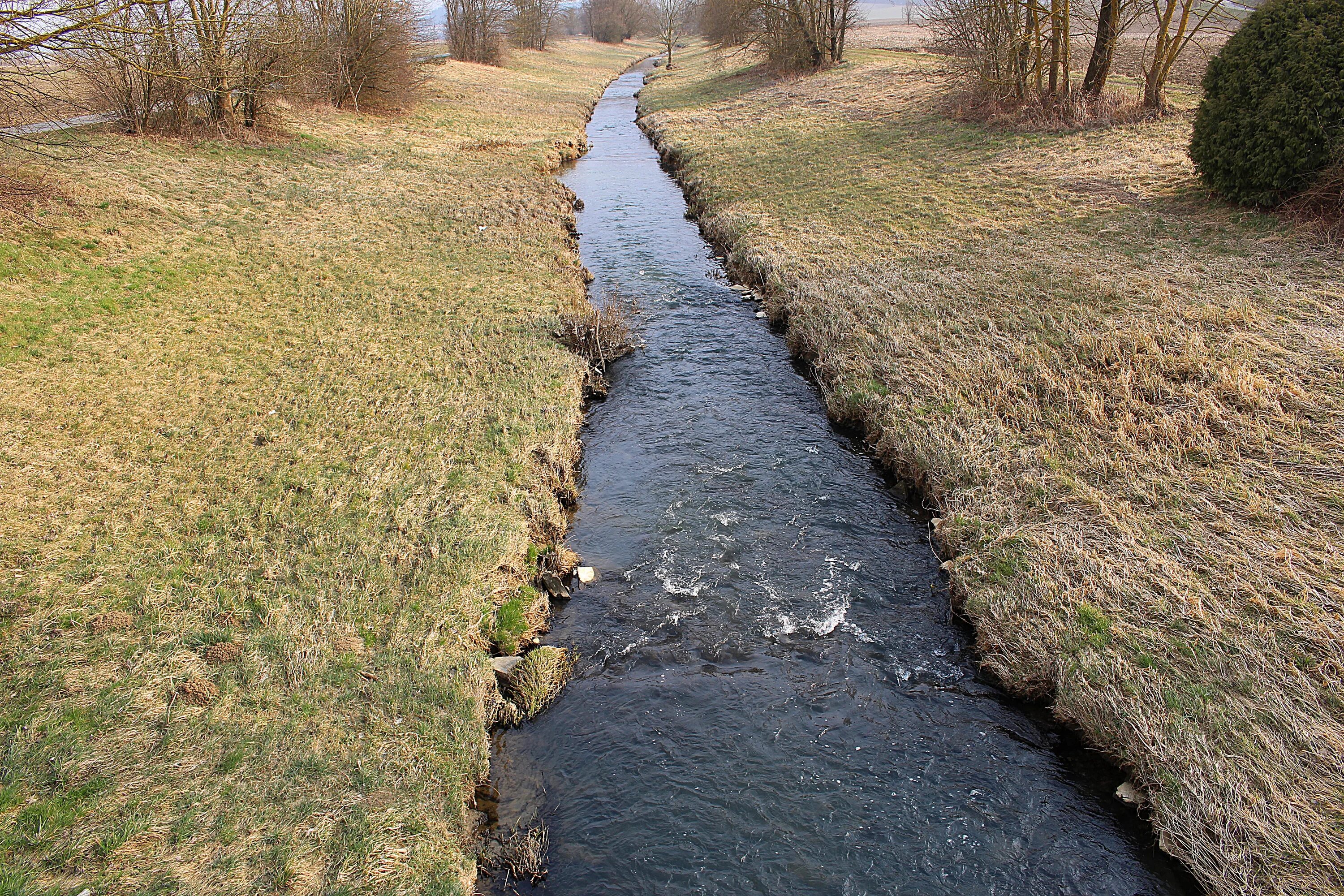 Канава. Канава с водой. Канава красиво. Воды арыка.