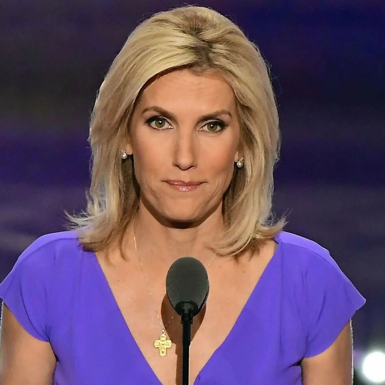 Передачи fox. Laura Ingraham. Laura Ingraham Fox News. Фокс Ньюс ведущие.