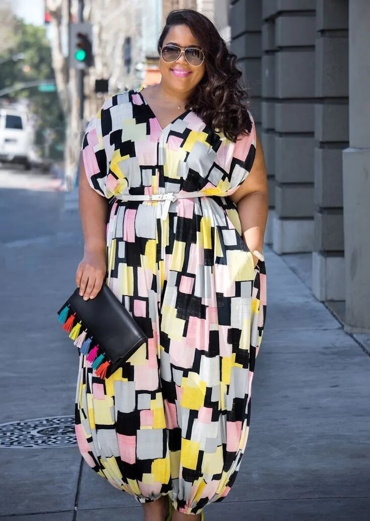 Модные платья 2022 для полных девушек песочные часы. Стильные вещи для полных женщин. Платье для рослых женщин. Модные вещи для полных. Вечерние платья для женщин 45 лет плюс сайз.