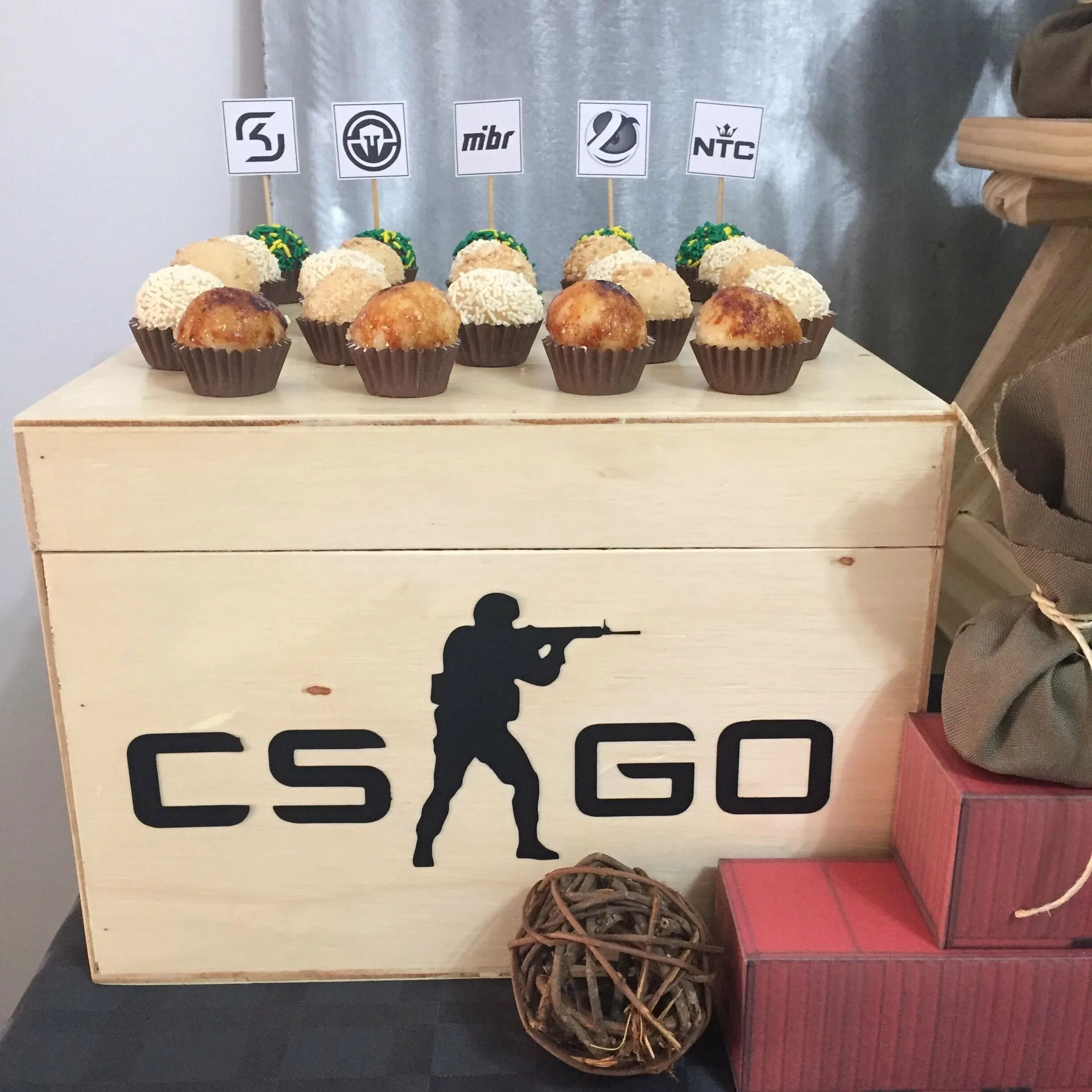 Торт cs go. Торт контр страйк. торт gs go. декорации для торта кс го.