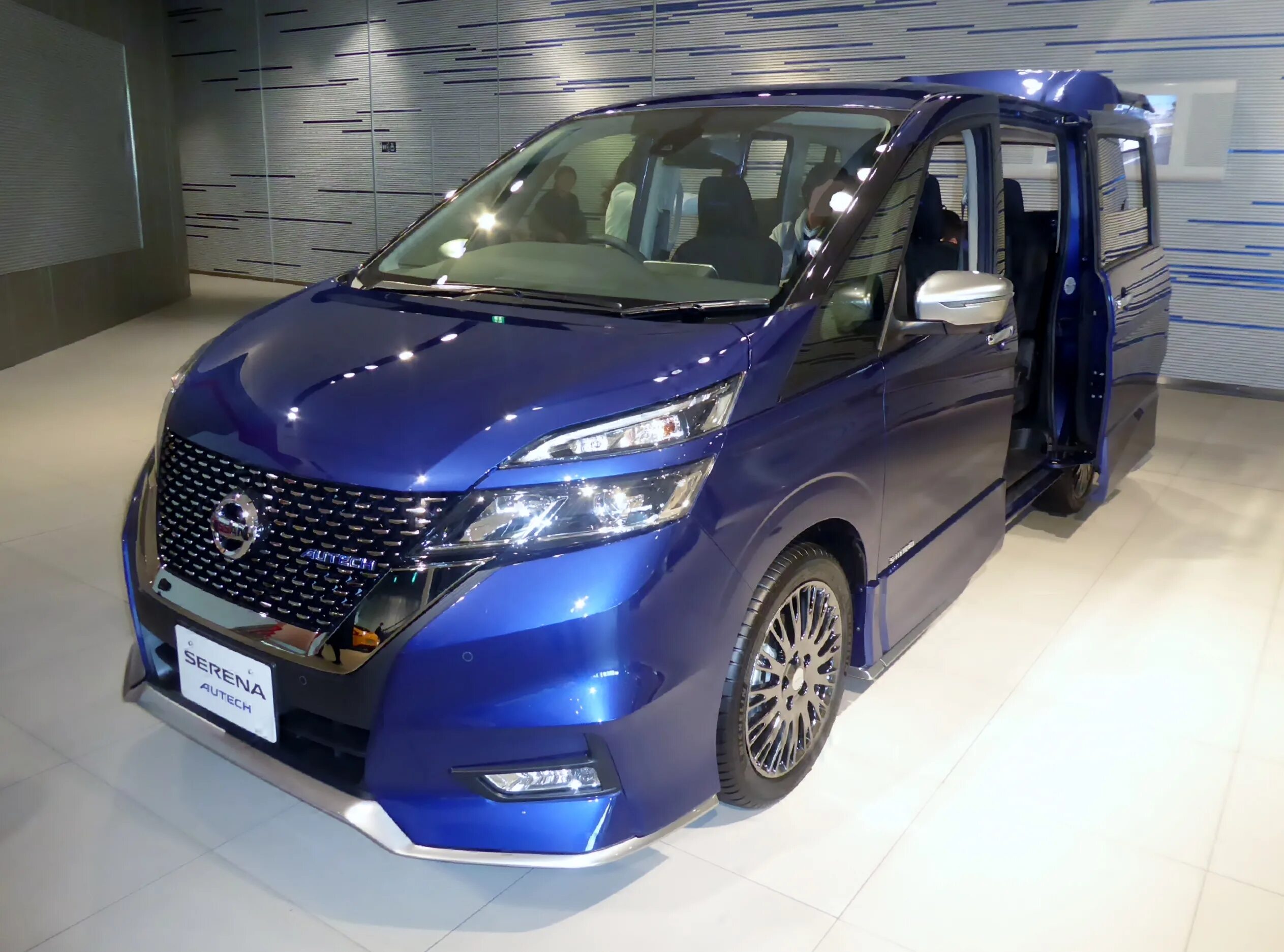 Nissan минивэн Serena 2019. Nissan Serena c27. Nissan Serena autech. Nissan Serena c27 2019.