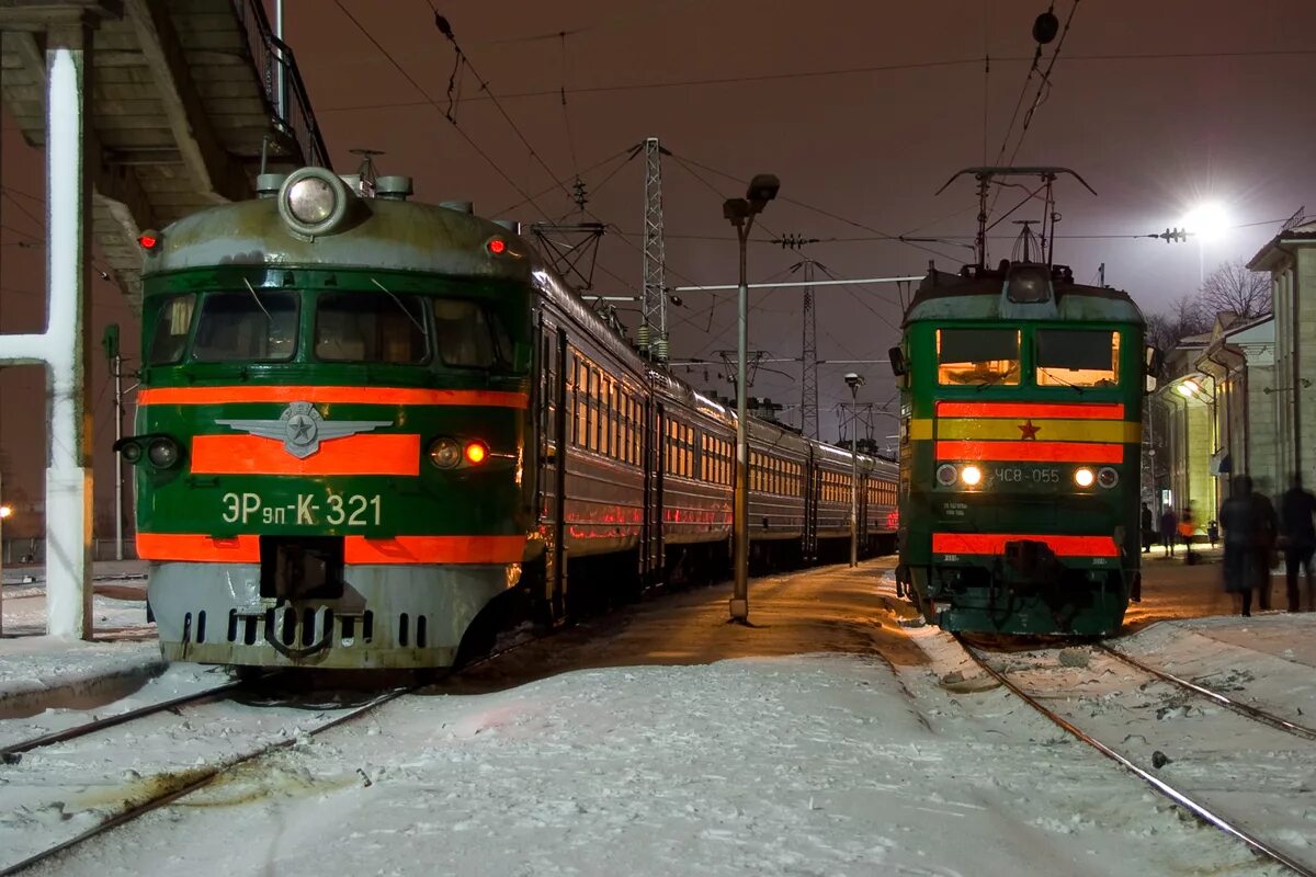 Эр2 электропоезд. Эр ш. Эр2. Эр2 1224. Поезд эр2р.