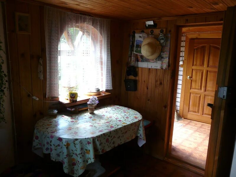 Генеральские дачи в подмосковье. Кп ушаковские дачи. Поляна дом 2 на летовой роще. Окна в дачных домах второй этаж. Два дачный домика на участке.