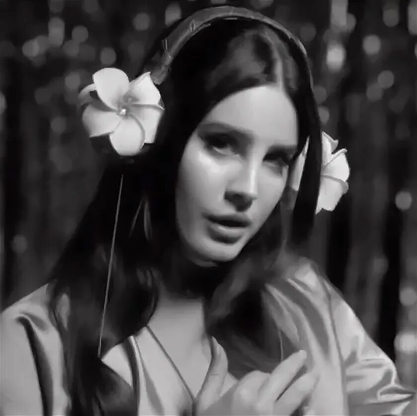 Music to watch boys to. Lana del Rey чб.