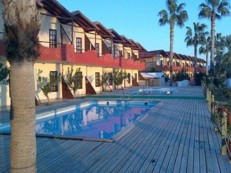 Эмельда сан клаб кемер турция. Banana 4. Banana beach алания. Банана бич аланья турция. Banana алания отель.