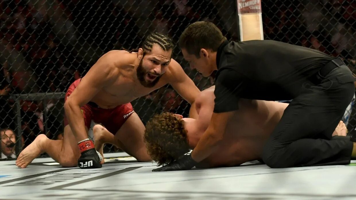 Самый быстрый бой. Боец ufc хорхе масвидаль. Масвидаль аскрен нокаут. Самый быстрый бой. Самый быстрый бой.